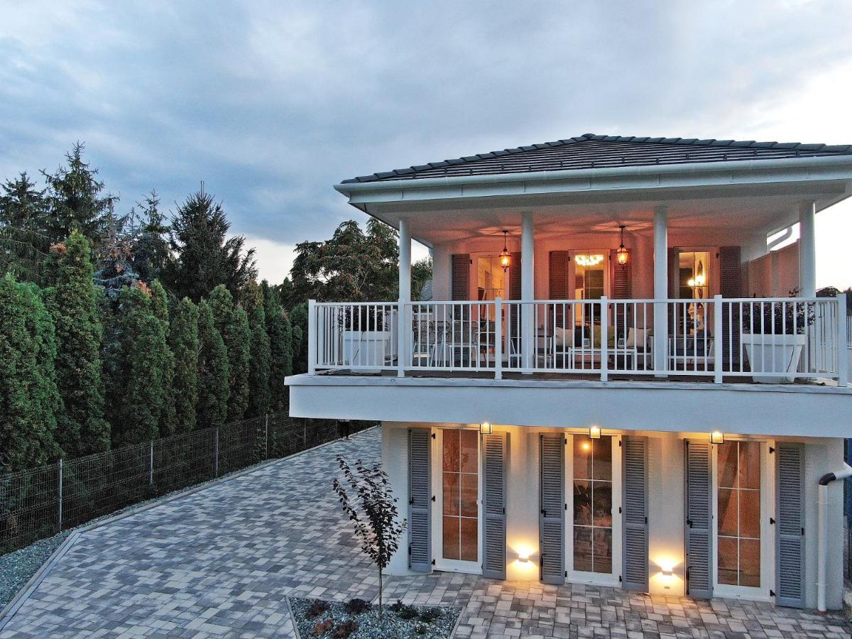 The Doors Luxury Apartment Mosonmagyaróvár 外观 照片